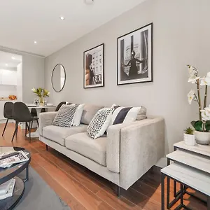 Luxury 1 Bed Flat, Minutes From Canary Wharf And South Quay Station London