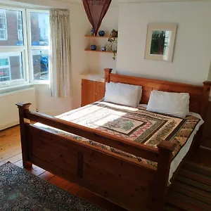 Spacious 2 Bed Maisonette Near Town, That Sleeps 6 Brighton